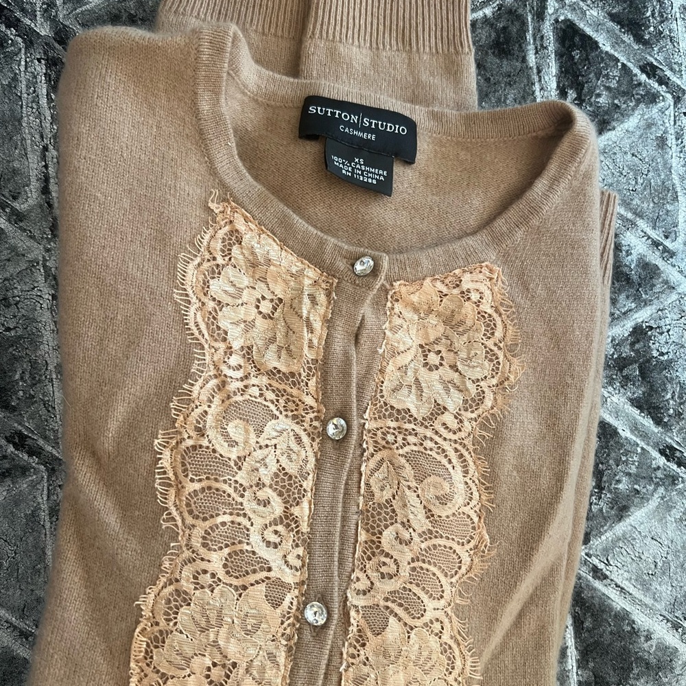 NWOT Sutton Studio 100% cashmere Lace-Trim Button Cardigan - Beige